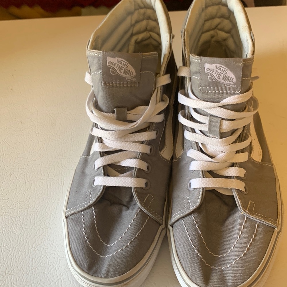 High top Vans, Men’s/ Women, 7.5 men’s & Women’s 9.0